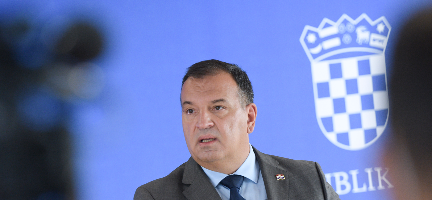 Beroš pozvao građane da blagdane proslave održavajući distancu i pazeći da se virus ne širi